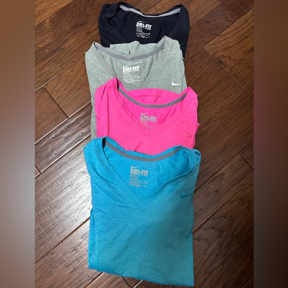 The Nike Tee Dri-Fit regular fit  v-neck short sleeve. Bundle of 4. all XL
